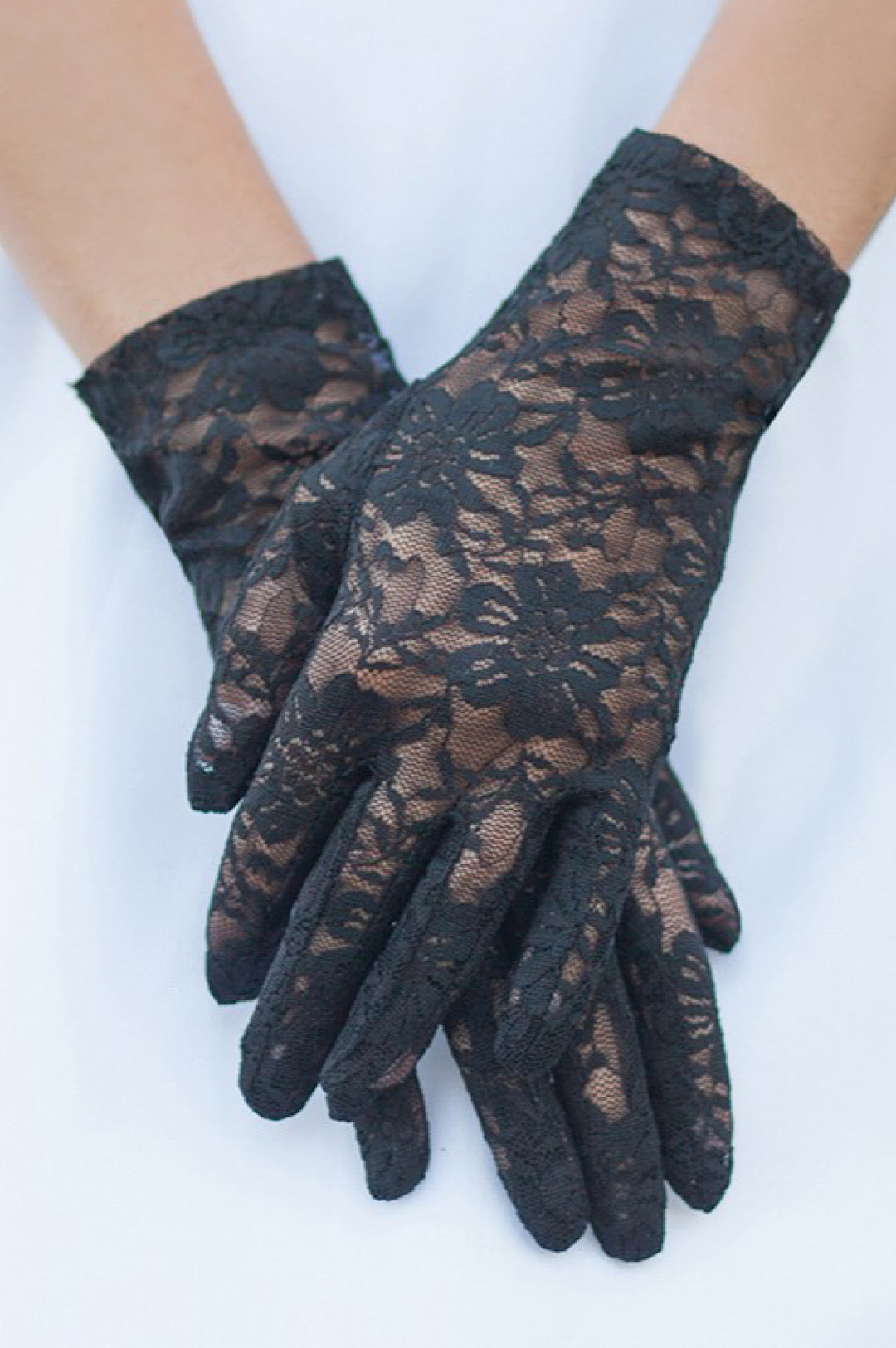 Black or White Wrist Lace Gloves