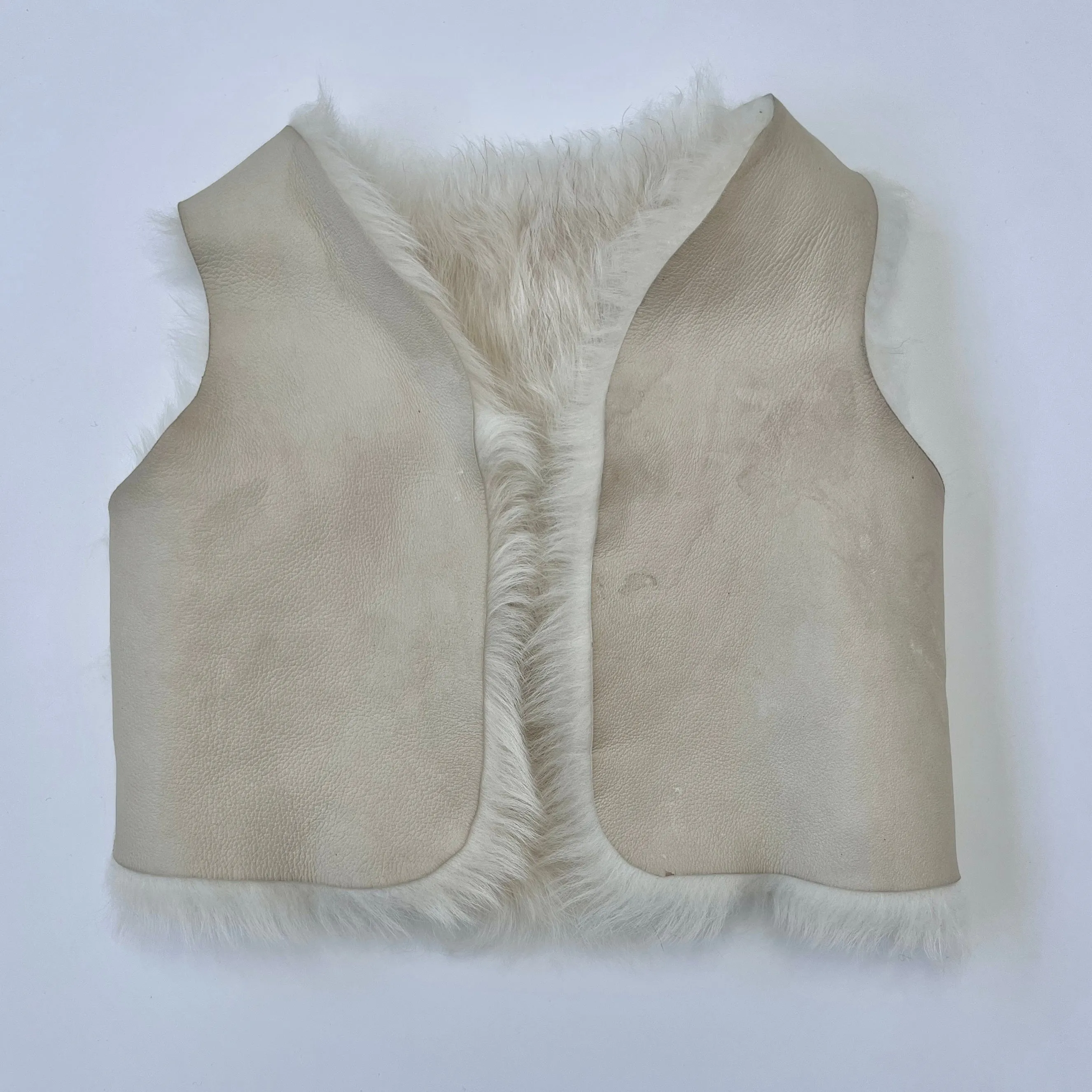 Bonpoint Reversible Cream Sheepskin Gilet: 2 Years