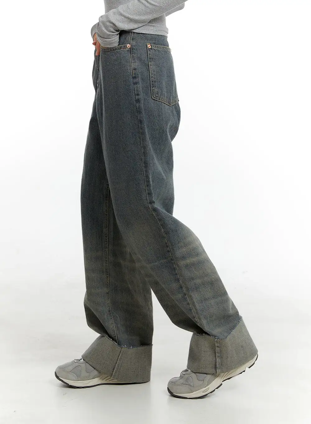 Washed Straight Leg Roll-Up Jeans CA401